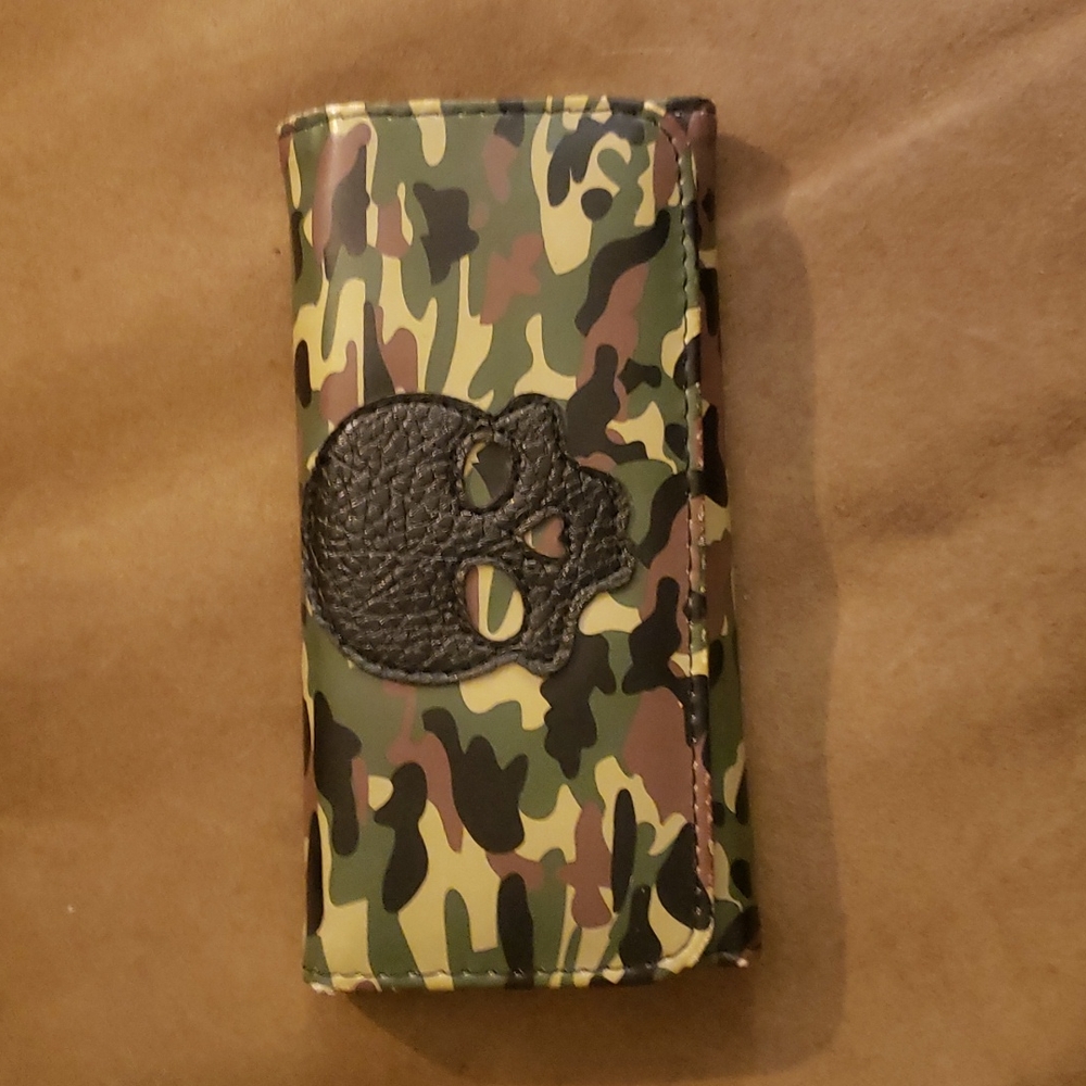 Camo wallet with black skull